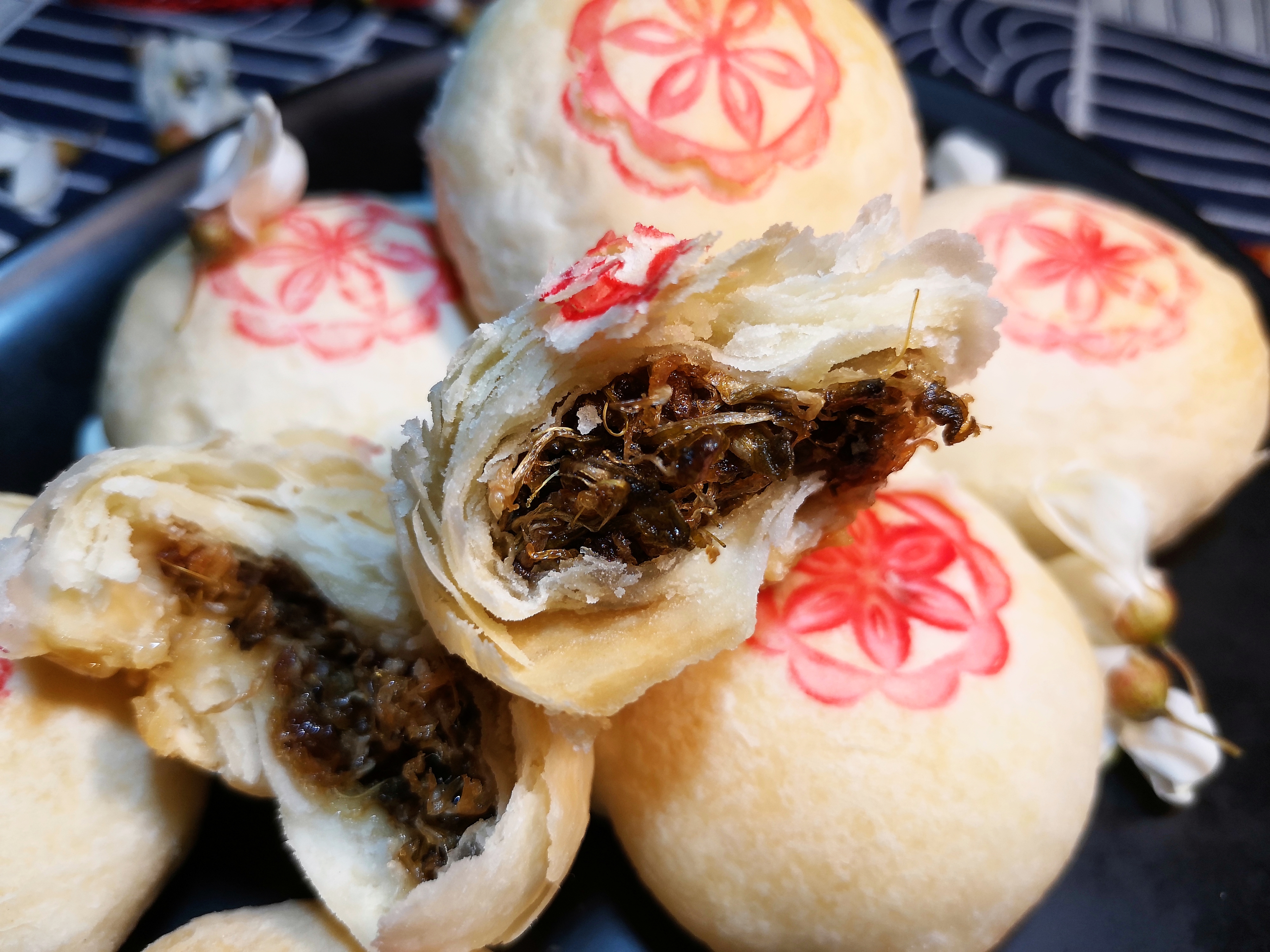 槐花饼怎么煎又软又香,槐花的10种家常做法槐花饼