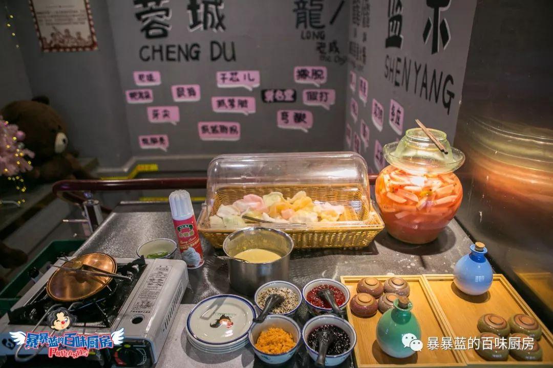 当成都老板爱上沈阳老雪，他开的串串香店锅底都有1瓶大绿棒