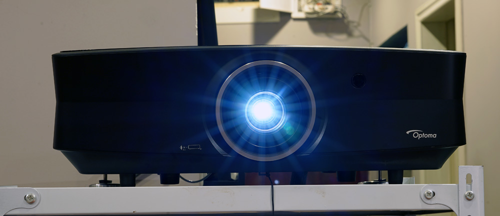 奥图码uhz886是哪年生产的,奥图码uhz886镜头是什么材质