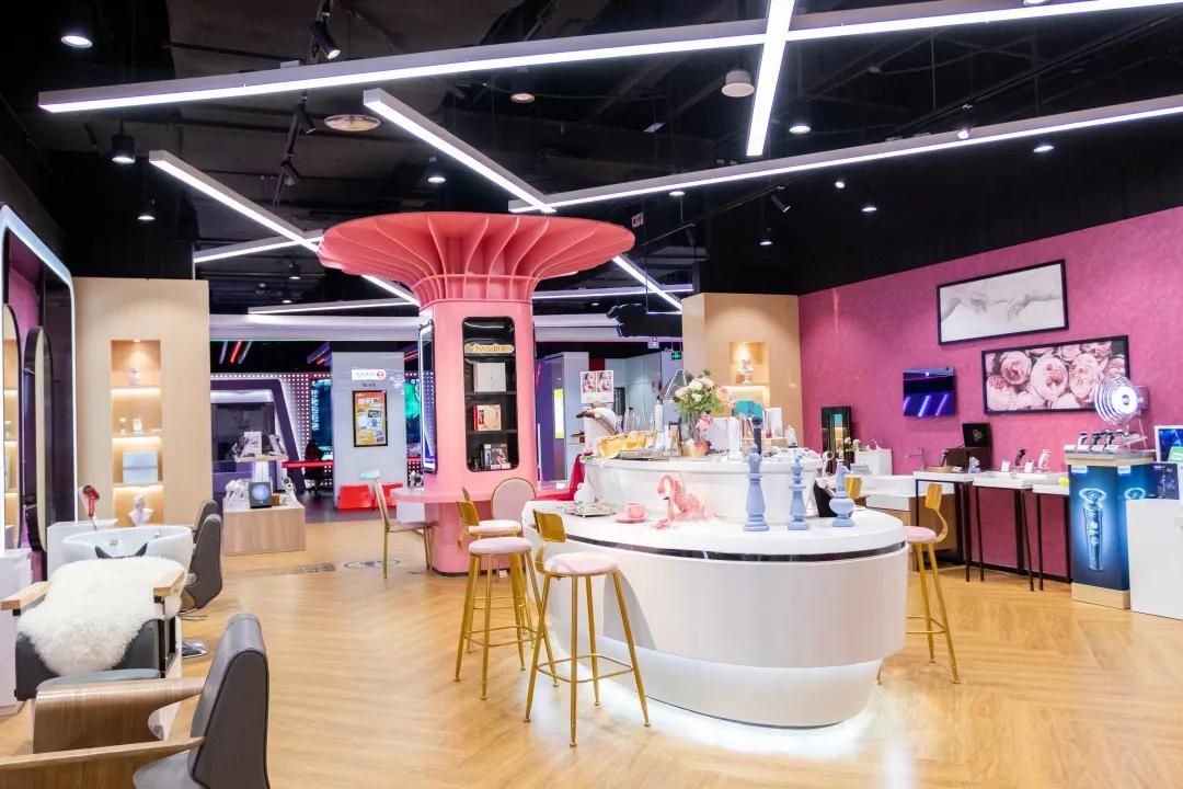 快来感受新潮澎湃，一起前往京东超体购痛快