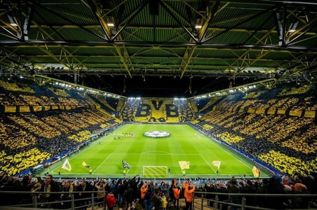 威斯特法伦南看台多恐怖,欧洲魔鬼主场tifo