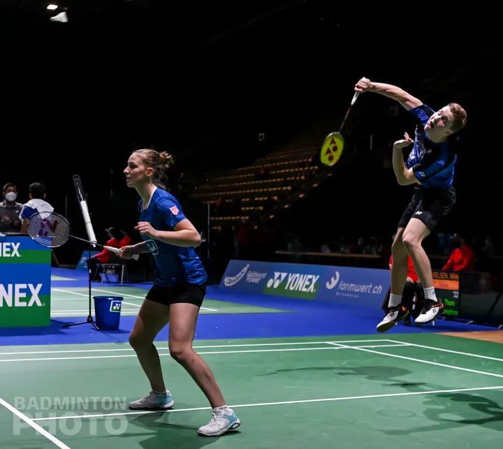 羽毛球专家把脉反手搓球,羽毛球专家把脉视频教程