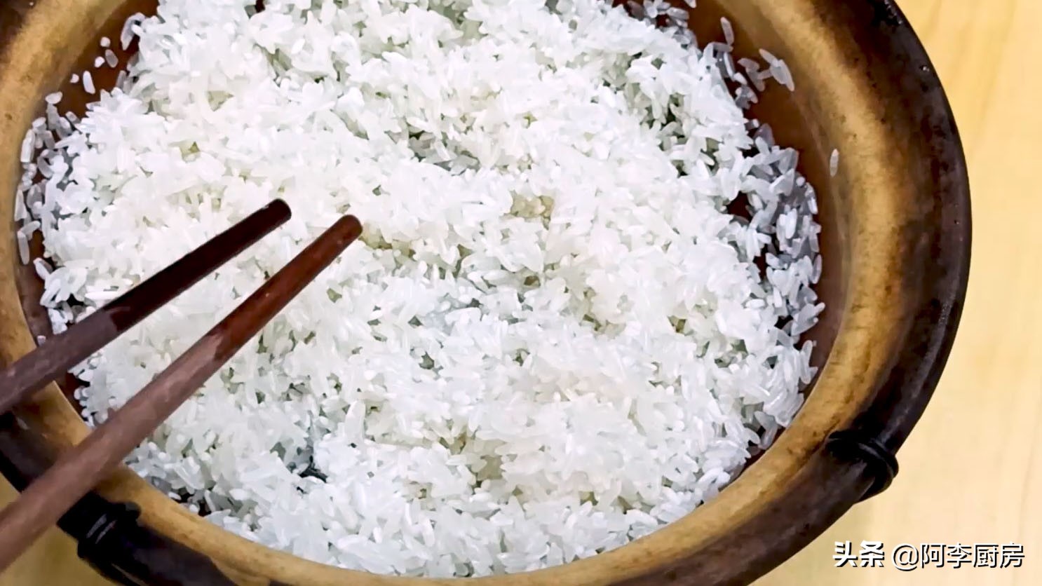 广东海鲜油盐煲仔饭,冬瓜腐竹油盐煲仔饭