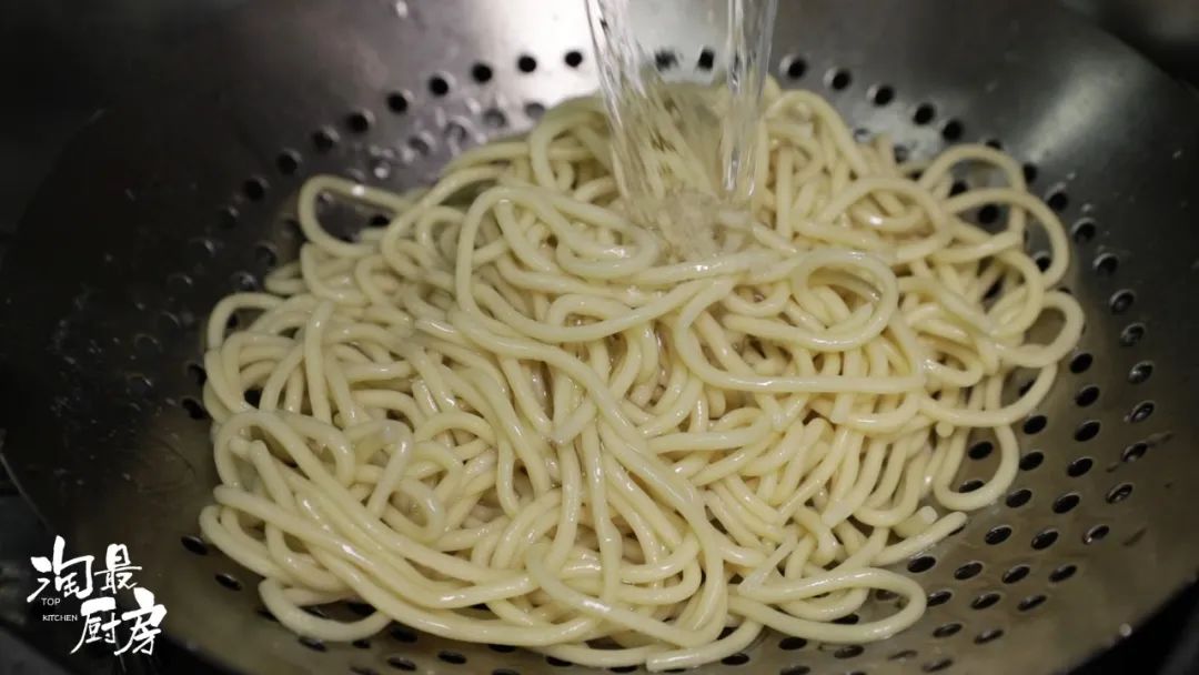 炒面如何不粘锅窍门,炒面怎么做不粘锅又好吃窍门视频