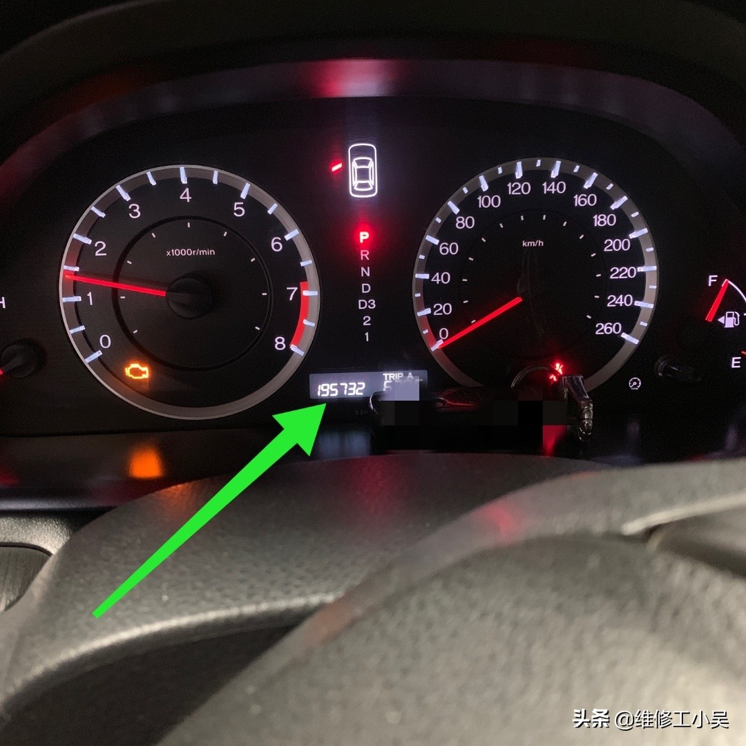 9代雅阁刹车故障灯突然亮了,2022雅阁刹车故障灯