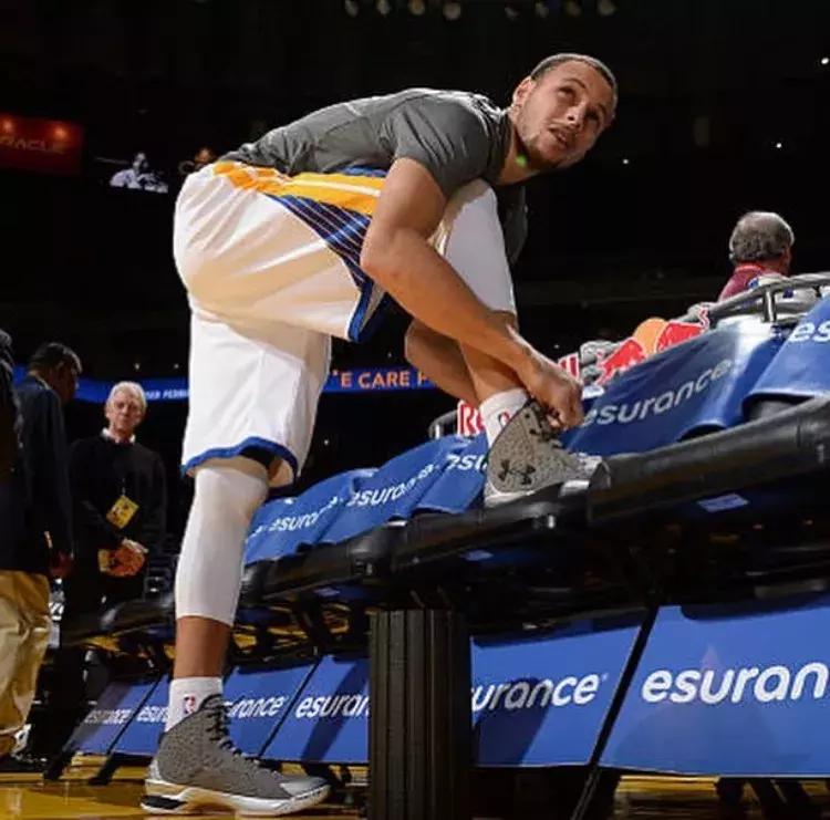 nba巨星库里最新球鞋,库里最新款签名球鞋