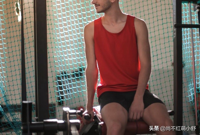 男士短裤搭配技巧明星,男士短裤搭配技巧显瘦