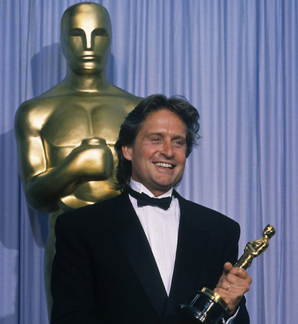 老夫少妻：52岁泽塔琼斯美人迟暮，守着大25岁的花心老公不离不弃