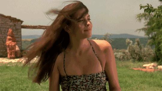 黄皮染什么发色显白,烫发显白发色2020流行色黑黄皮