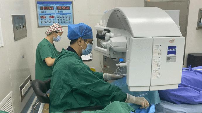 成都华厦眼科医院全飞秒手术过程,成都华厦眼科医院近视手术全飞秒