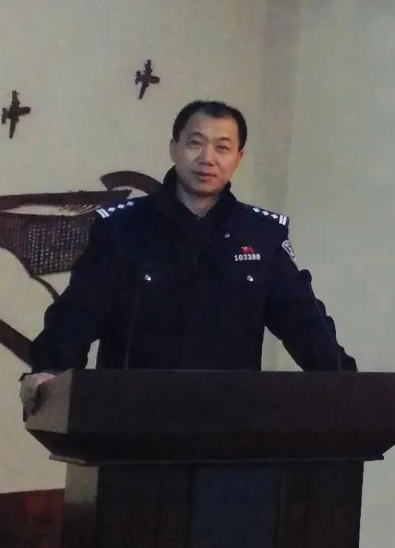 在哪些情况下不算闯红灯,交警讲解怎样才算是闯红灯