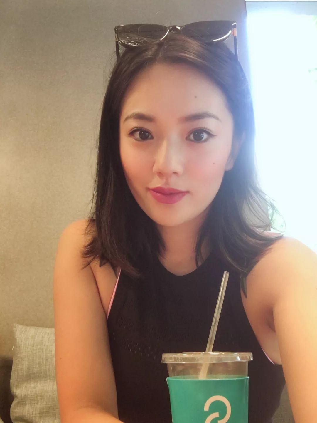 脸上长的痣有哪些是不可以取的,脸上长黑痣会影响颜值吗