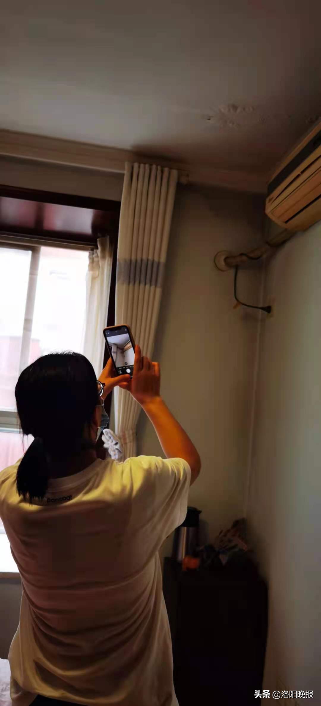 居民家中漏水情况调查,大雨中房屋漏水抢险分队及时修理