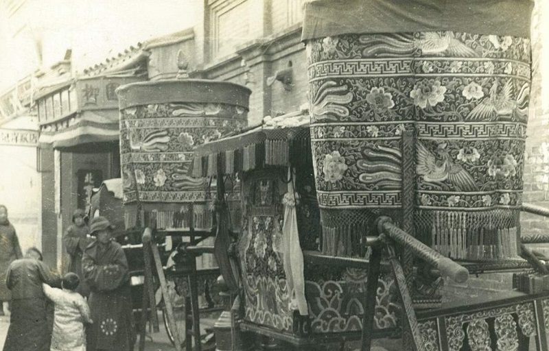 《丰乳肥臀》母亲生二胎,婆婆忙着给驴接生,说你轻车熟路自个生