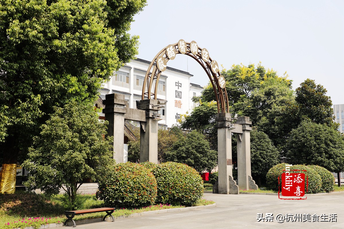 镇江美食三茅宫地锅鸡,镇江美食推荐锅盖面
