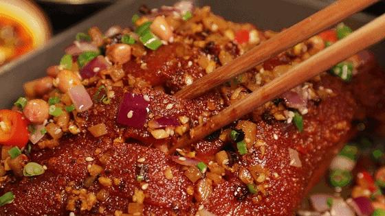 人均60的餐厅带舞台,60人一桌的餐厅