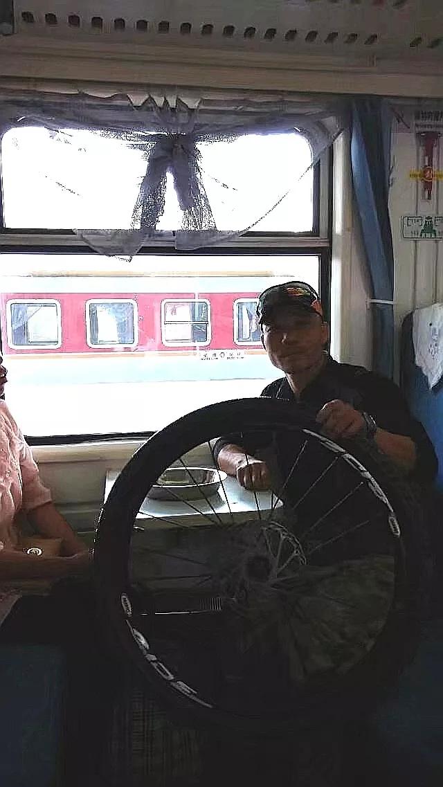 骑行到拉萨后的人 (骑行到拉萨前后变化照片)