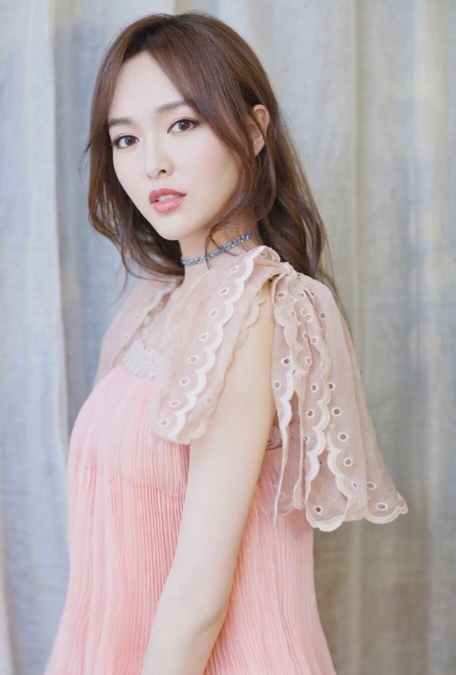 大热的蝴蝶结如何搭出高级感,甜美气质蝴蝶结穿搭