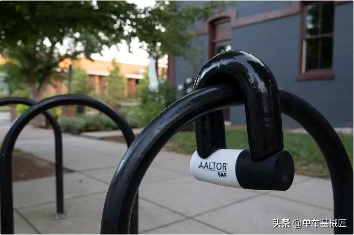 这应该是最大的自行车车锁了，据说可以防御任何攻击