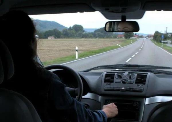 轮毂“大”“小”有啥区别?知道的都是老司机,车主:后悔选错了