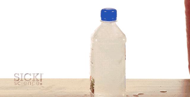 水倒出来瞬间结冰原理,水倒出来变成冰沙