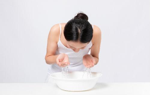 清洁不当,清洁不当长闭口