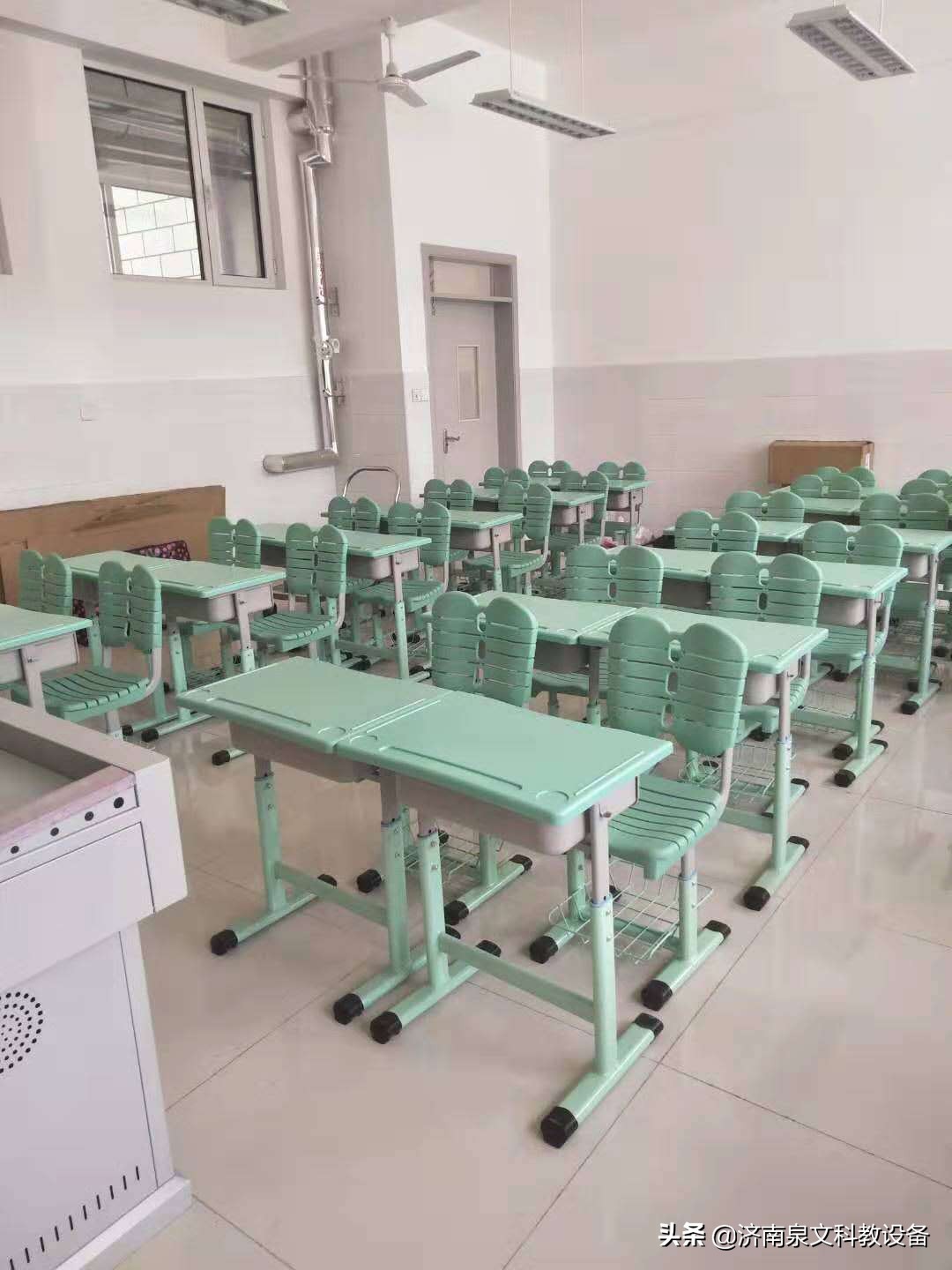 课桌椅的无毒材质,塑钢课桌椅环保么