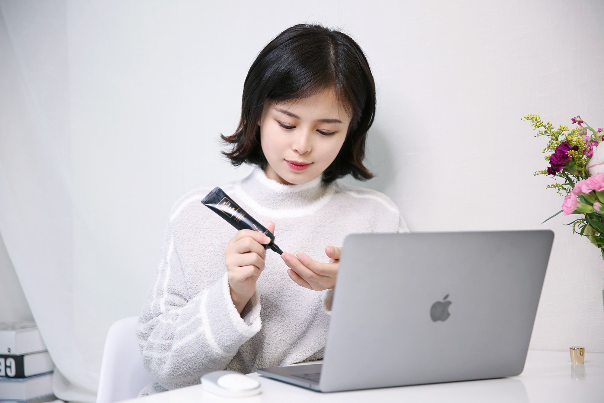 “空调肌”逆袭记,新年第一款万能充电眼霜!