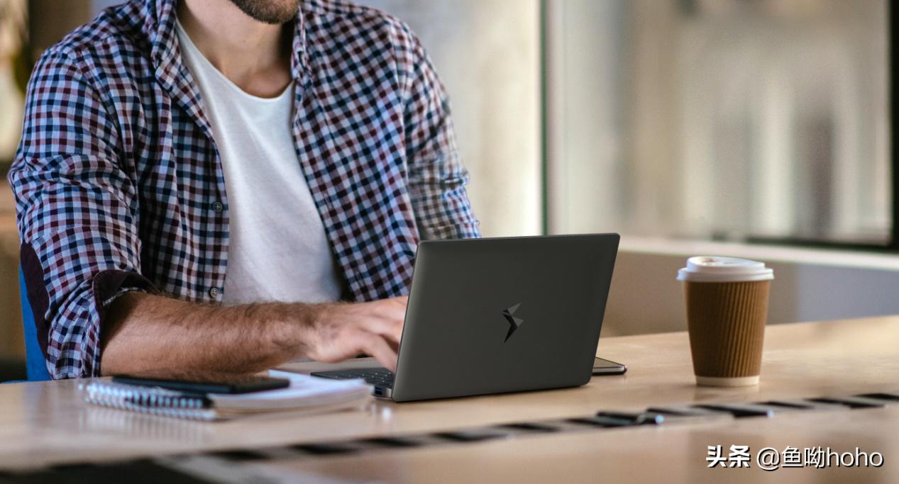 电脑：神奇小本上线迷你笔记本MAG1，平板大小/背光键盘/随时办公