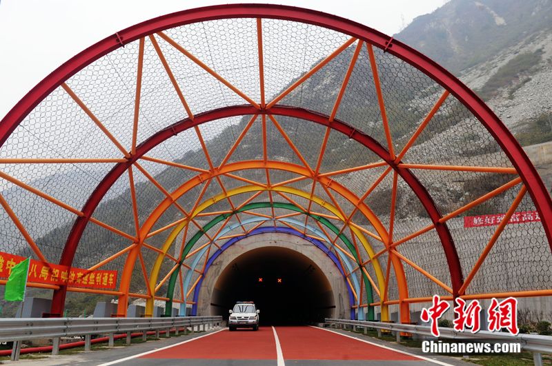 十一年前汶川跳伞,汶川十一年嫁人