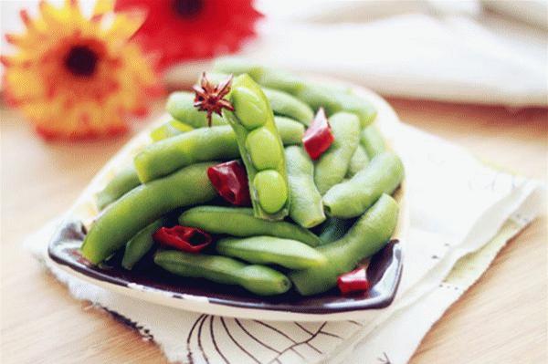 带壳的毛豆怎么煮好吃又入味,盐水毛豆怎样都保持碧绿