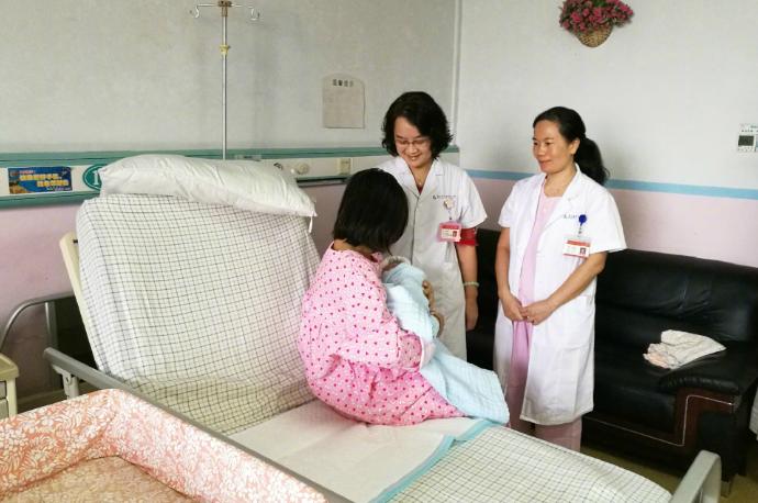 产后妈妈为什么会漏尿,为什么女性产后容易漏尿