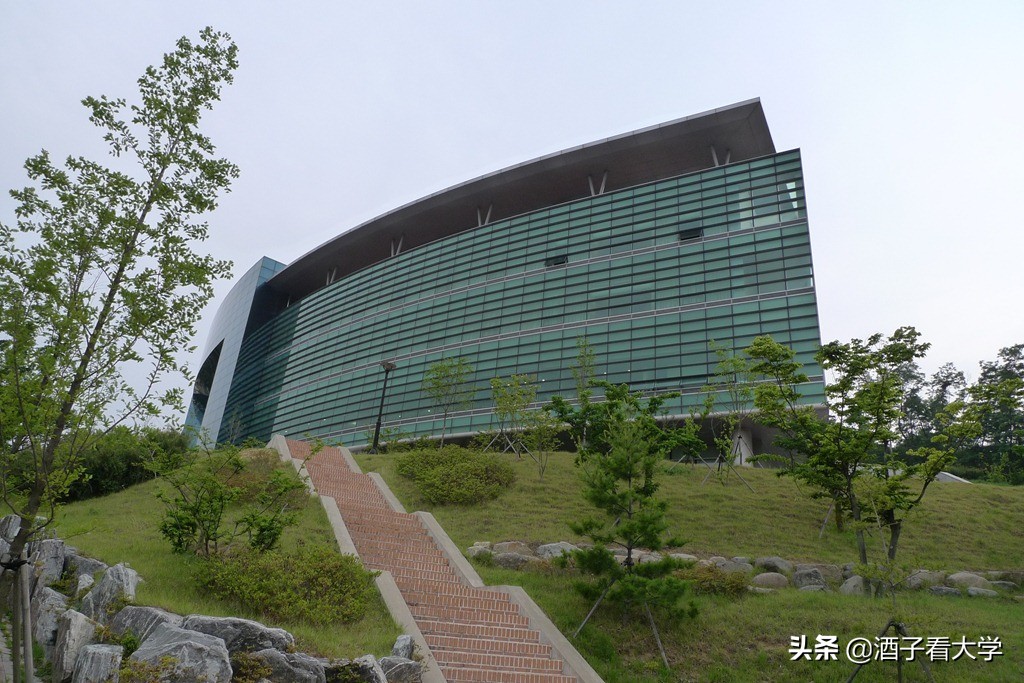韩国工科实力最强的大学之一！教学质量和学习环境相得益彰