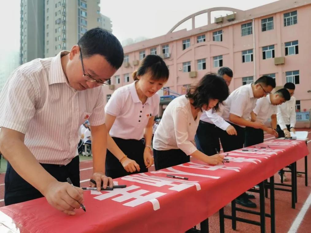 绔嬮珮灏氬笀寰锋爲鑲蹭汉鏂伴婕旇,绔嬪笀寰锋爲甯堥鍋氬垢绂忕殑鑰佸笀