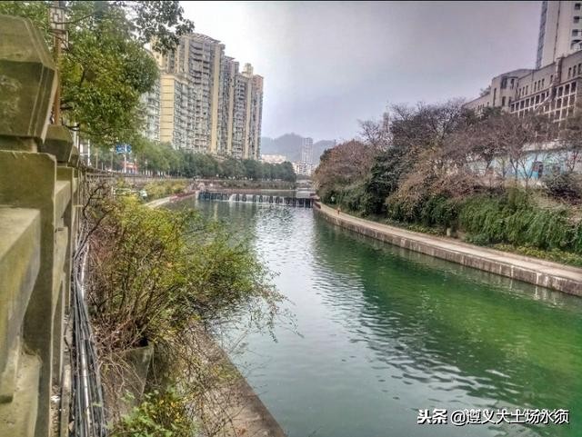 在冬天里看遵义湘江河上的秋色