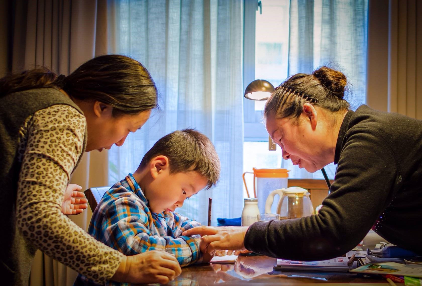 孩子犯错不认错怎么处理,孩子犯错死活不承认怎么办