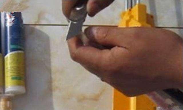 自己做瓷砖美缝怎么做用什么工具,自己动手怎么做瓷砖美缝