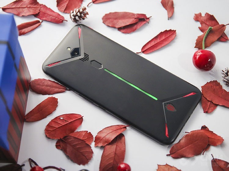 拥有rgb灯效的手机,rgb灯效最好的手机