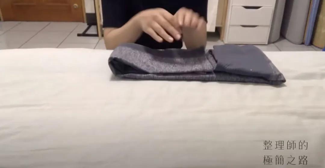收纳师教你折衣服,折厚衣服的收纳方法