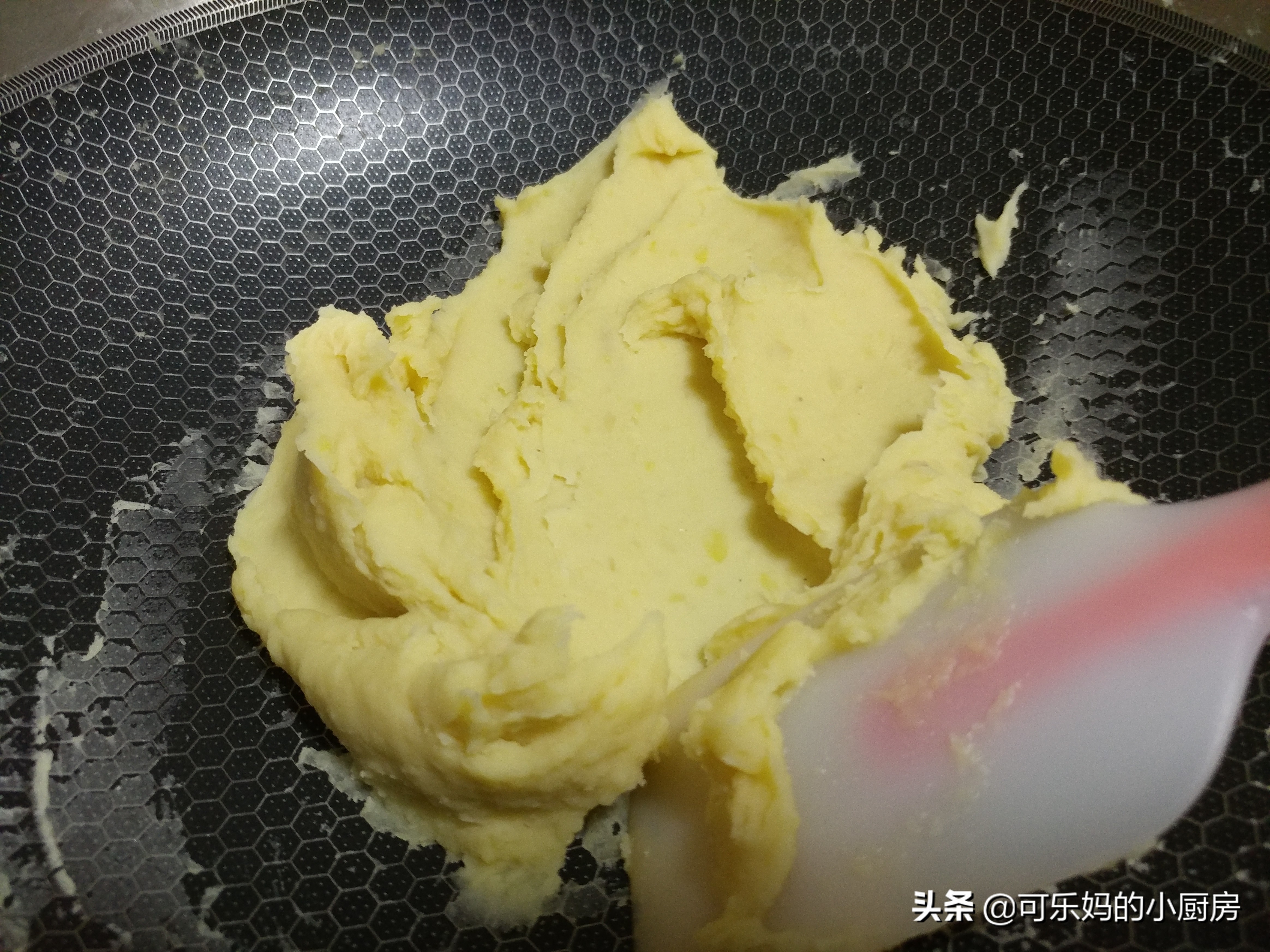 千层中式酥皮点心制作视频,蛋挞皮做绿豆酥饼