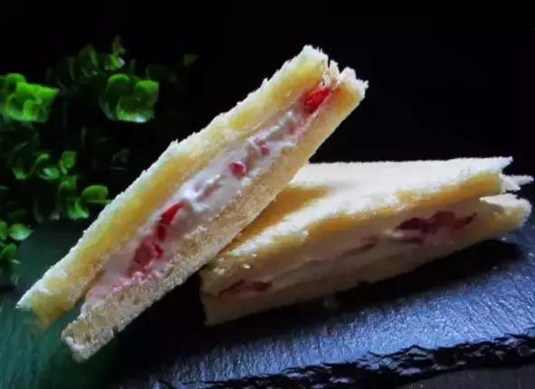 颜值和口感一样高的甜品,抹茶冰激凌三明治