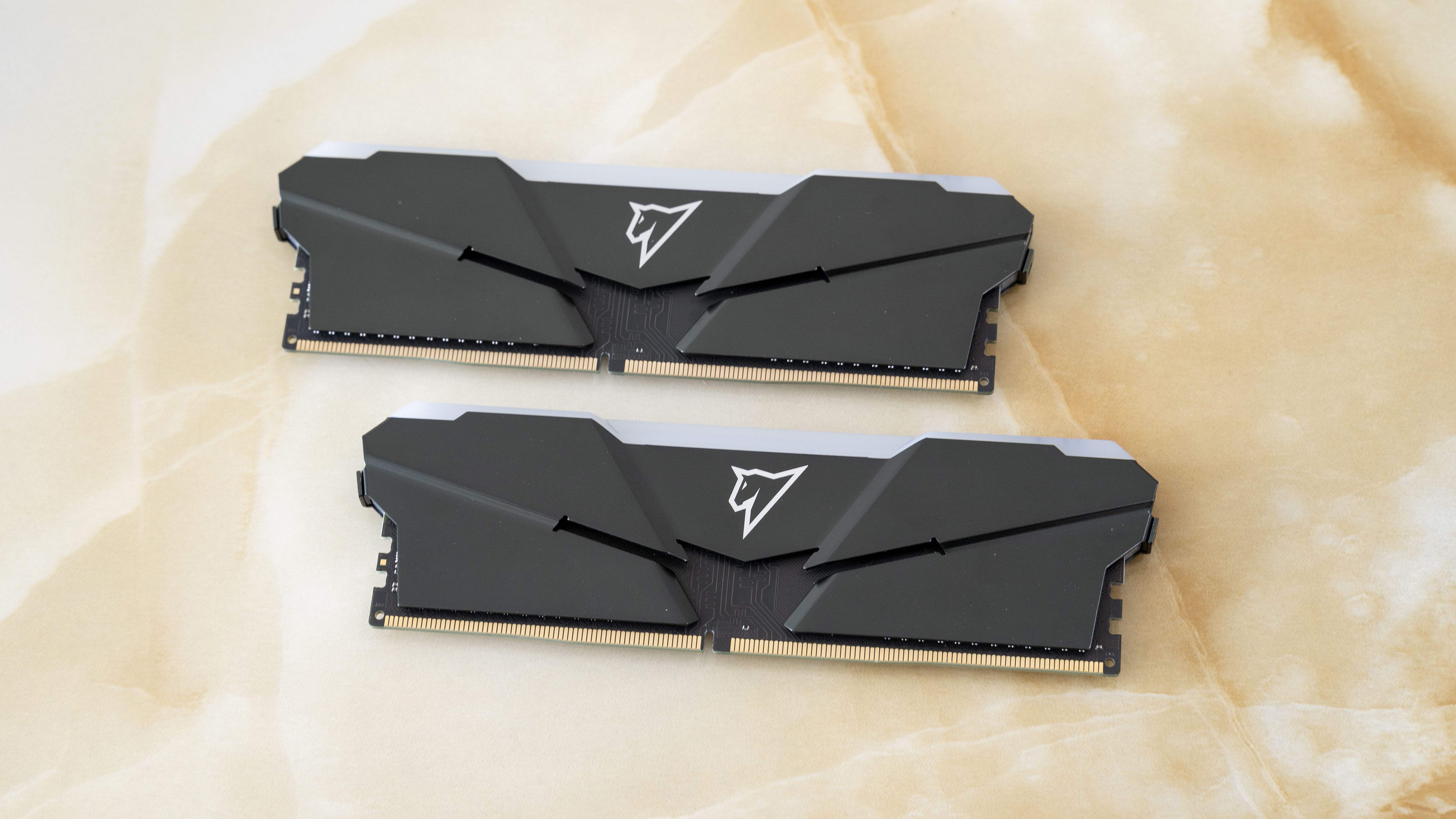 朗科绝影3200,朗科越影ddr4-320016gb内存评测