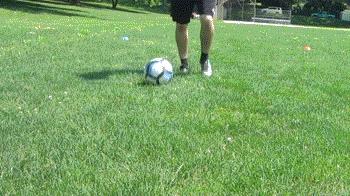 停球技巧慢动作视频,如何停球转身过人