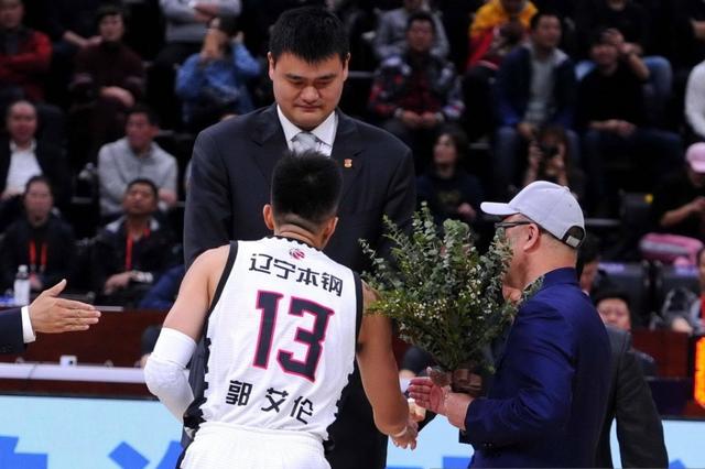 耐克篮球峰会易建联,耐克篮球峰会王哲林易建联