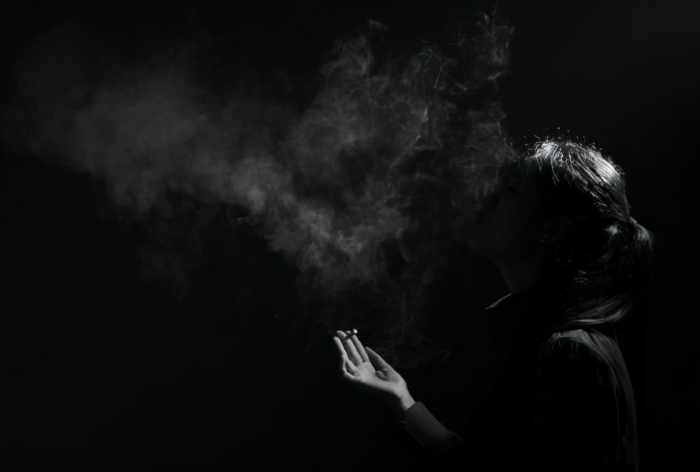 吸粗烟危害大还是细支烟危害大,抽毛烟和纸烟哪个危害大