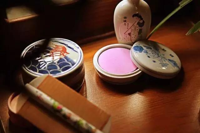 古人真的像电视剧里一样端庄吗,古代的化妆包