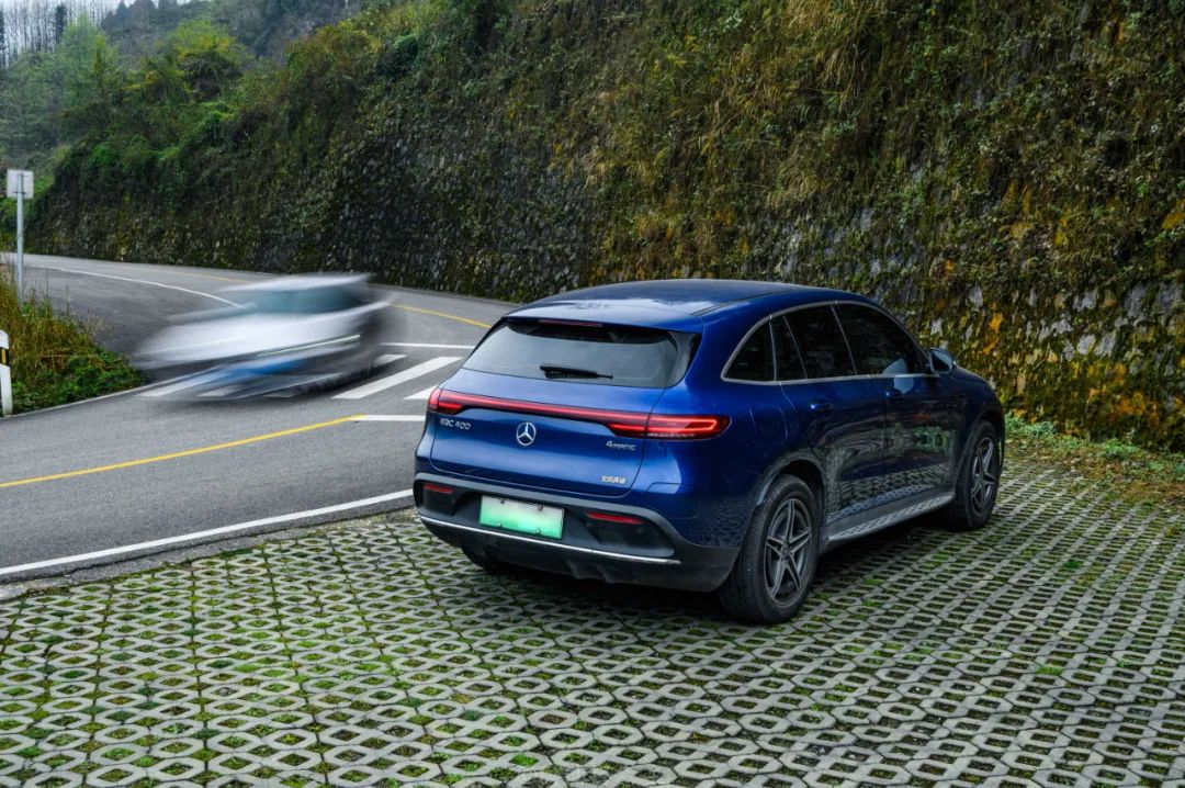 奔驰eqc400好还是350好,奔驰eqc400实际续航是多少