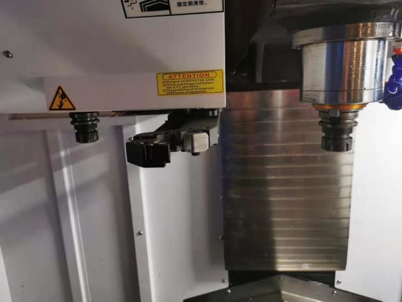 加工中心刀库刀臂位置调整,加工中心机械臂换刀点怎么设置