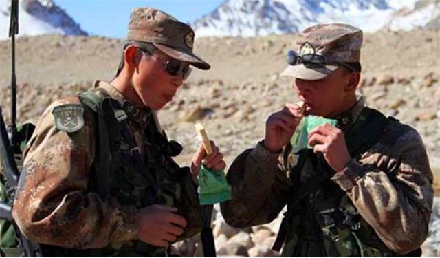 军粮压缩饼干怎样撑过25小时,军用压缩饼干那么硬怎么吃