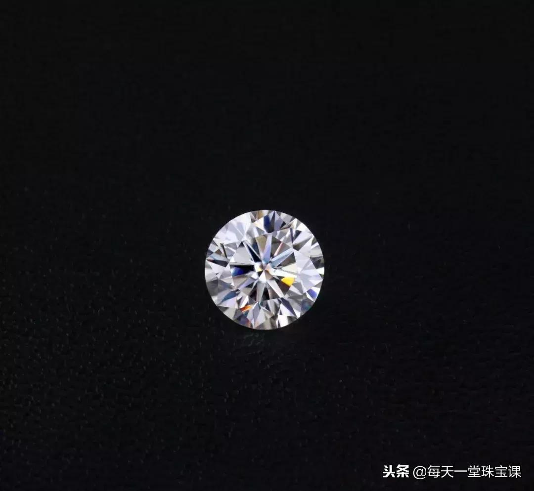 现在买到的钻石都是人造钻石吗,为什么人造钻石比天然钻石品质好